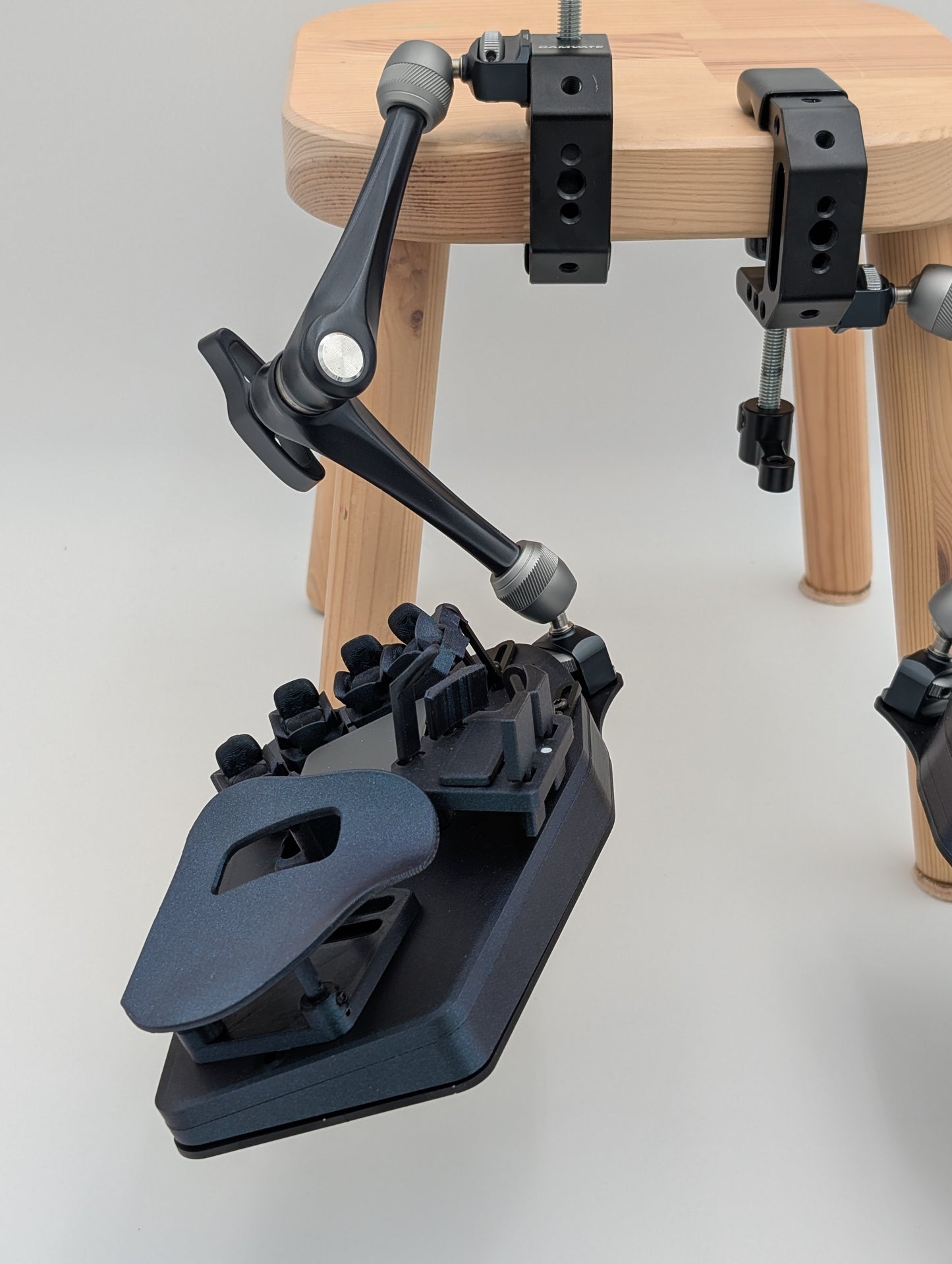 Ultra-Low-Profile Carrier Plates for Magic Arms